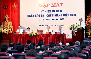 党、国家の指導者、報道機関を訪れ - ảnh 1