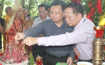 クアンビン省、戦没者の冥福を祈る - ảnh 1