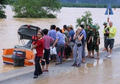 中部各省、洪水で死傷者多数 - ảnh 1