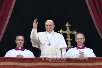 ローマ法王が恒例のクリスマスメッセージ、広場に約4万人集まる - ảnh 1