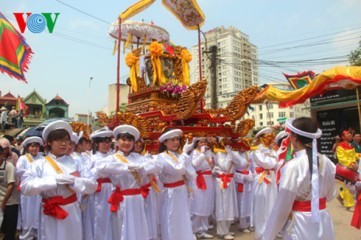 村の春祭り - ảnh 1