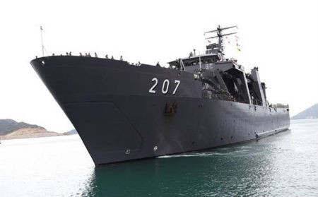 シンガポール海軍艦艇、カムラン港に寄港 - ảnh 1