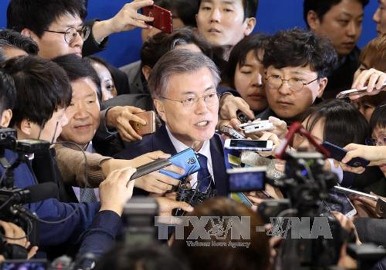 韓国大統領選：文在寅氏、共に民主党の大統領候補に正式決定 - ảnh 1