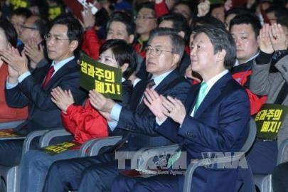 韓国大統領選、中道野党候補に安哲秀氏 - ảnh 1