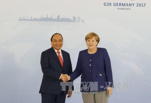 フック首相、独の首相と会談 - ảnh 1