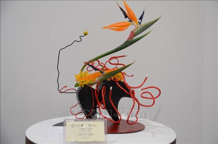 ベトナム 生け花の大阪花展に出展 - ảnh 1