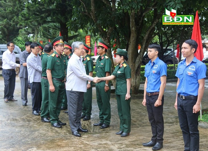 Thường trực Ban Bí thư Trần Quốc Vượng làm việc tại đoàn kinh tế quốc phòng Quảng Sơn - ảnh 1