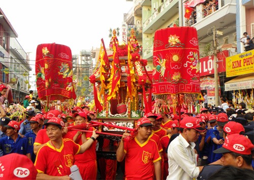 ビンズオン省・ティエンハウ寺の祭り - ảnh 4