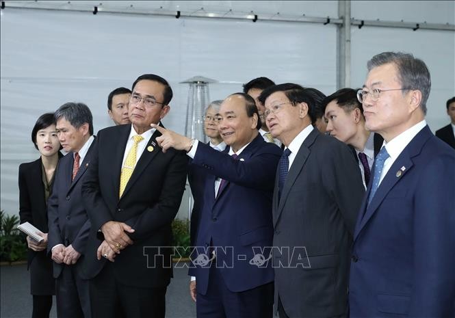 韓国を訪問中のフック首相の活動 - ảnh 1