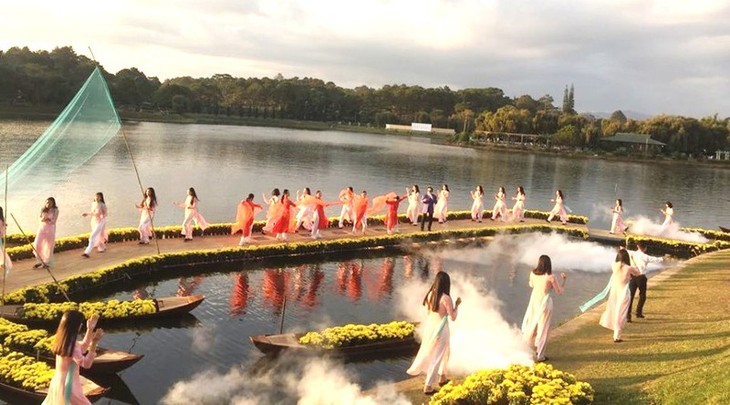 ダラットフラワーフェス、人々を引き付ける - ảnh 1