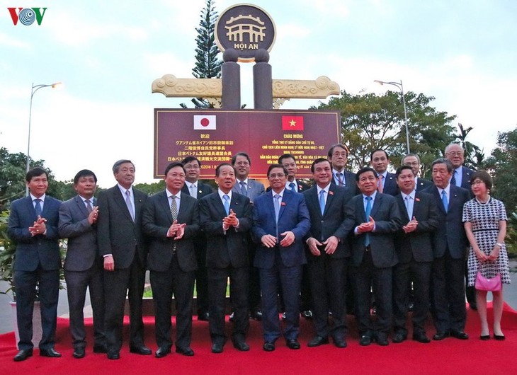 自民党の幹事長、ベトナム訪問を開始 - ảnh 1