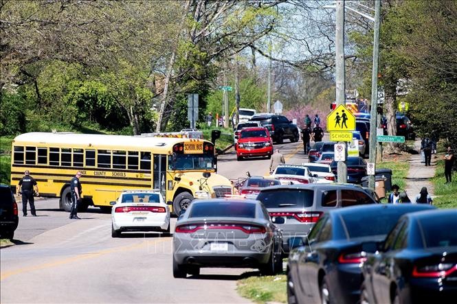 米テネシー州で高校生が銃乱射、容疑者死亡・警官1人重傷 - ảnh 1