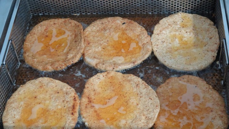 リーソン村の揚げ魚「チャーカ」 - ảnh 3