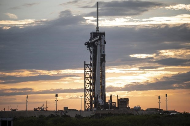 飛行士を乗せた宇宙船の打ち上げに成功　　米スペースX - ảnh 1