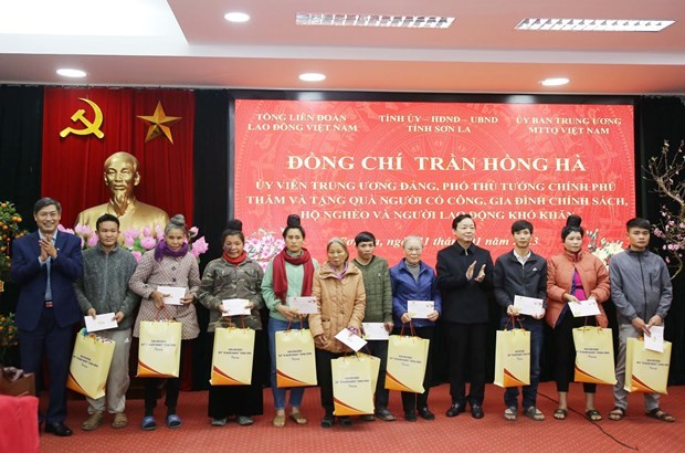 労働者がテトを楽しめるように支援する活発な活動 - ảnh 1