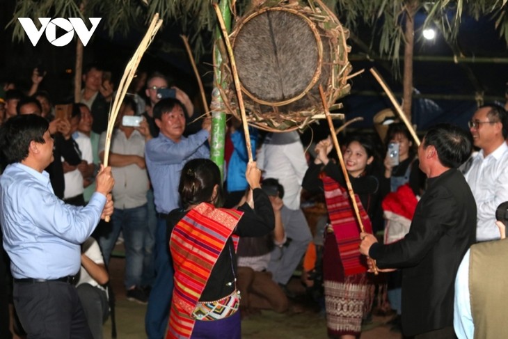 マコーングループの太鼓祭り - ảnh 2