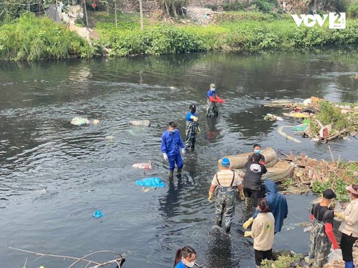 「グリーンハノイグループ」  ハノイの河川「復活」に貢献する戦士たち - ảnh 1