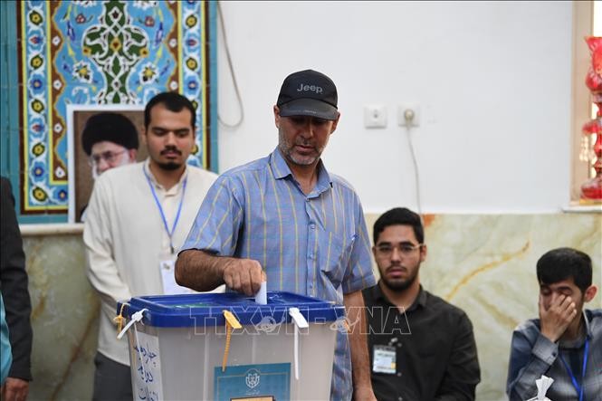 イラン大統領選 決選投票始まる  - ảnh 1