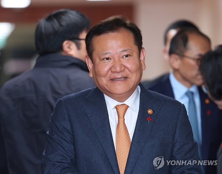 韓国　尹大統領最側近の行政安全相が辞任　 - ảnh 1