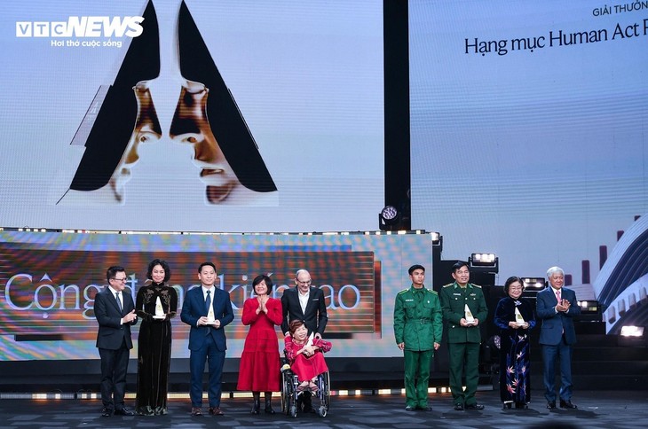ヒューマン・アクト・プライズ2024授与式、31のプロジェクトを表彰 - ảnh 1