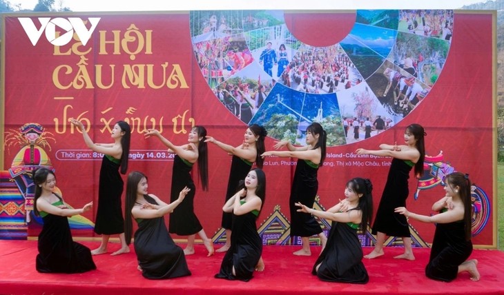 雨乞い祭りを通じて文化遺産の保存と観光開発に注力=モックチャウ省 - ảnh 1