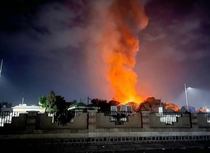 米軍 イエメンでフーシ派の拠点攻撃で “74人死亡” 現地報道 - ảnh 1