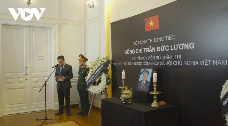 チャン・ドゥック・ルオン元国家主席 世界各地で弔問式 - ảnh 5