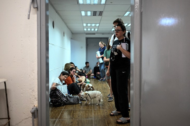 イスラエル・イラン間の緊張激化：各国が渡航勧告 - ảnh 1