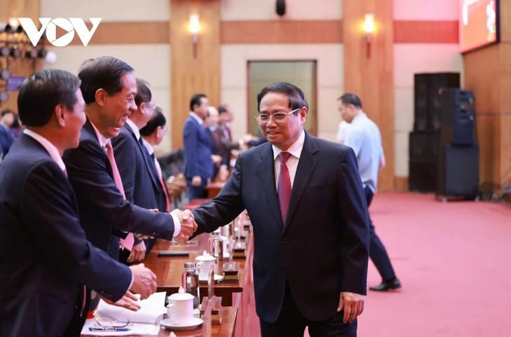 党と国家の指導者 全国各地での行政単位の統合の公表式典に出席 - ảnh 3