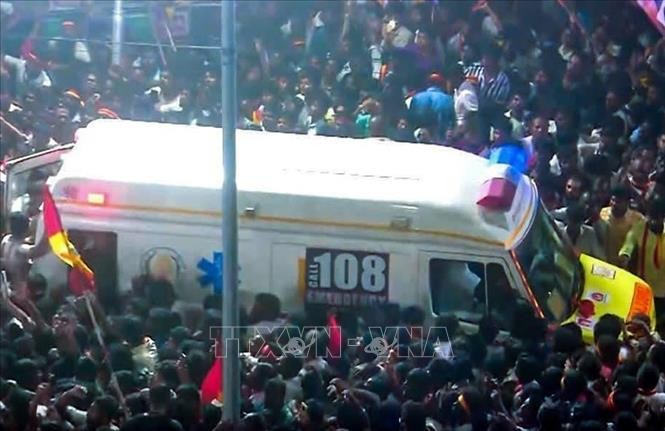 「最悪の決断だった」インドの政治集会で雑踏事故、子ども10人含む41人死亡 - ảnh 1