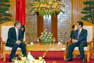 Menlu VN Pham Binh Minh melakukan pembicaraan dengan Deputy PM Pemerintah merangkap Menlu Belgia  - ảnh 1