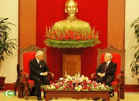 Sekjen  PKV Nguyen Phu Trong  menerima Presiden Singapura  Tony Tan Keng Yam. - ảnh 1