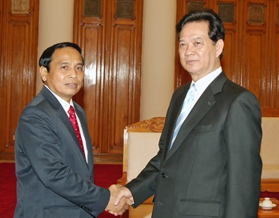 PM Vietnam Nguyen Tan Dung menerima Kepala Komite Pemeriksaan Sentral Laos - ảnh 1