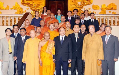 Front Tanah Air Vietnam  menerima  delegasi agama  Buddha  Kerajaan Kamboja - ảnh 1