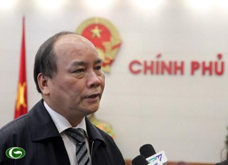 Deputi PM Vietnam Nguyen Xuan Phuc  mengunjungi dan memberikan bingkisan kepada keluarga yang mendapat prioritas di provinsi Hau Giang - ảnh 1