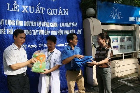 Kaum pemuda   ibukota Hanoi  bersama-sama memupuk persahabatan Vietnam-Laos - ảnh 1