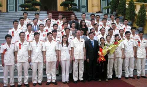 Jumpa pers memuji  Pemuda  Keamanan Publik yang tipikel tahun 2012 - ảnh 1