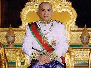 Raja  Kamboja Norodom Siahnuk mulai melakukan kunjungan kenegaraan  di Vietnam - ảnh 1