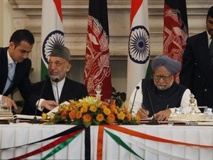 Presiden Afghanistan berkunjung di India untuk mengusahakan bantuan bagi rekonstruksi  Tanah Air. - ảnh 1