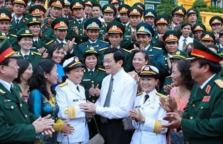 Presiden Vietnam Truong Tan Sang mengadakan  temu kerja dengan angkatan penangkis udara  dan angkatan udara - ảnh 1