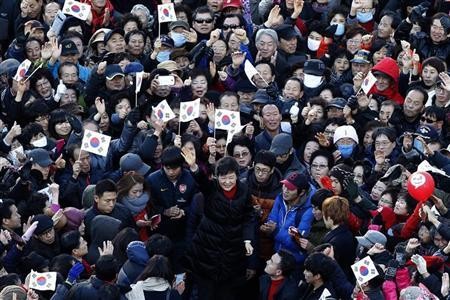 Tantangan-tantangan yang sedang dihadapi Presiden wanita pertama di Republik Korea - ảnh 3