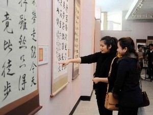 Pameran  seni kaligrafi Republik Korea tentang  karya Presiden Ho Chi Minh “Catatan  harian  dalam penjara” - ảnh 1