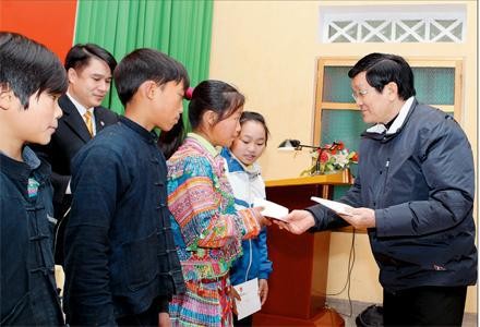 Presiden Vietnam Truong Tan Sang melakukan kunjungan kerja di provinsi Ha Giang - ảnh 1