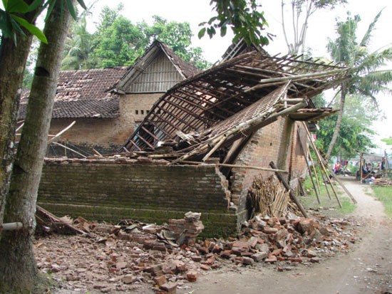 Gempa bumi terjadi di Papua Nugini dan Indonesia - ảnh 1