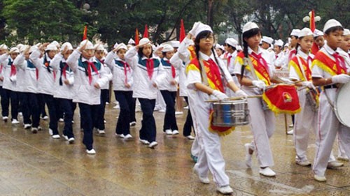 Aktivitas-aktivitas memperingati ultah ke-72 Berdirinya Barisan Anak-Anak Pelopor Ho Chi Minh berlangsung  di Vietnam - ảnh 1