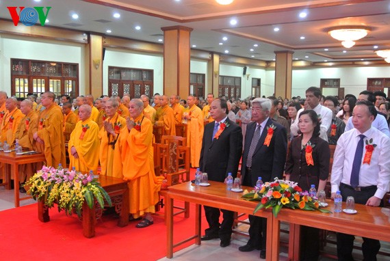 Partai Komunis dan Negara Vietnam selalu menciptakan syarat unuk memikirkan kehidupan  spritual dan kepercayaan agama dari rakyat. - ảnh 1