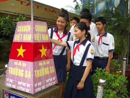 Tonggak-tonggak kedaulatan dan  perasaan rakyat terhadap kepulauan Truong Sa - ảnh 3