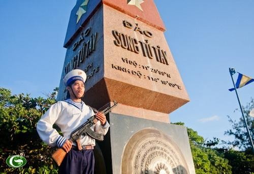 Mengunjungi kelas kecil di kecamatan pulau Song Tu Tay - ảnh 3