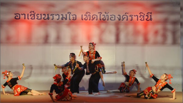 Vietnam  menghadiri  Festival Warna-Warni  ASEAN di  Bangkok - ảnh 1