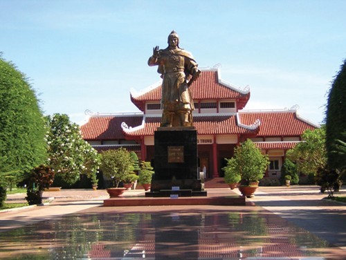 Mengunjungi Museum Quang Trung di provinsi Binh Dinh - ảnh 1